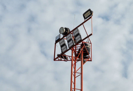 معايير إضاءة الصاري العالية LED