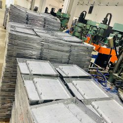 يموت الصب الكاشف الإسكان