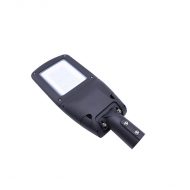 مساكن فارغة على ضوء الشارع